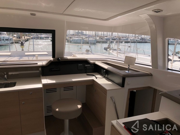 Bali 4.1 - Yacht Charter Sailica