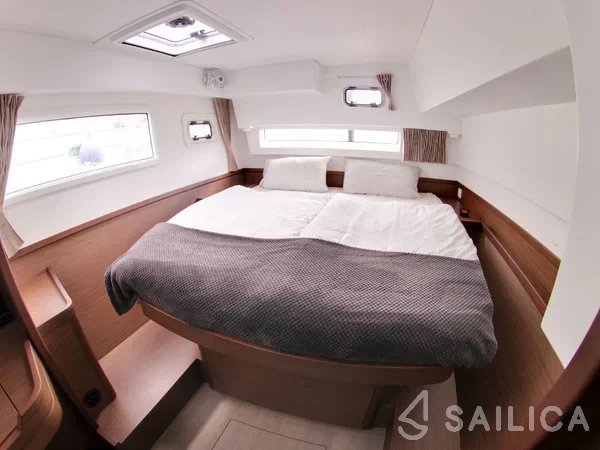Lagoon 42 - Yacht Charter Sailica