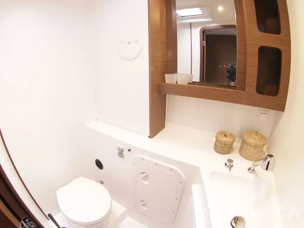 Lagoon 42 - Yacht Charter Sailica