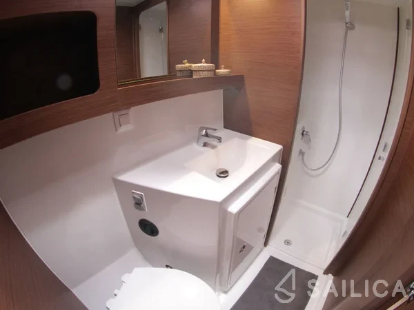 Lagoon 42 - Yacht Charter Sailica