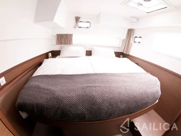 Lagoon 42 - Yacht Charter Sailica