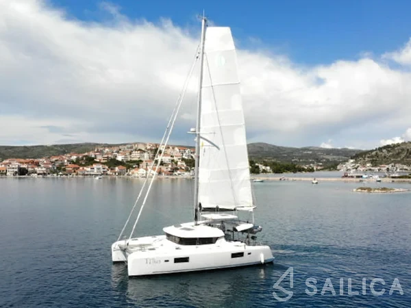 Lagoon 42 - Yacht Charter Sailica