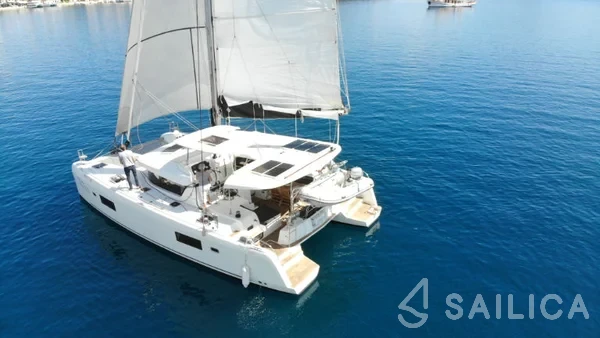 Lagoon 42 - Yacht Charter Sailica