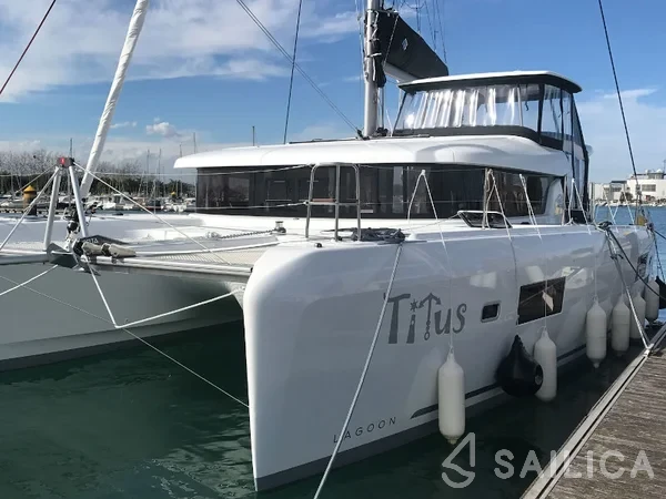 Lagoon 42 - Yacht Charter Sailica