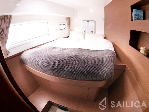 Lagoon 42 - Yacht Charter Sailica