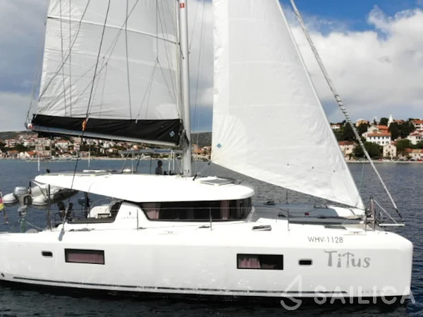 Lagoon 42 - Yacht Charter Sailica