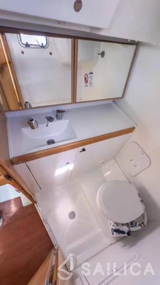 First 35 - Yacht Charter Sailica