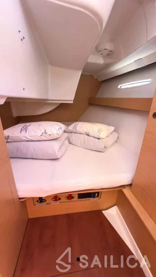 First 35 - Yacht Charter Sailica