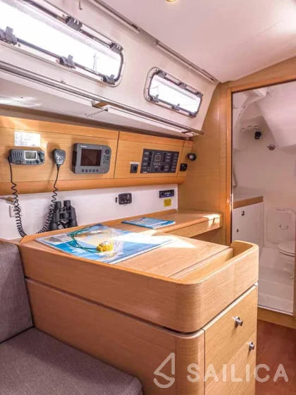 First 35 - Yacht Charter Sailica