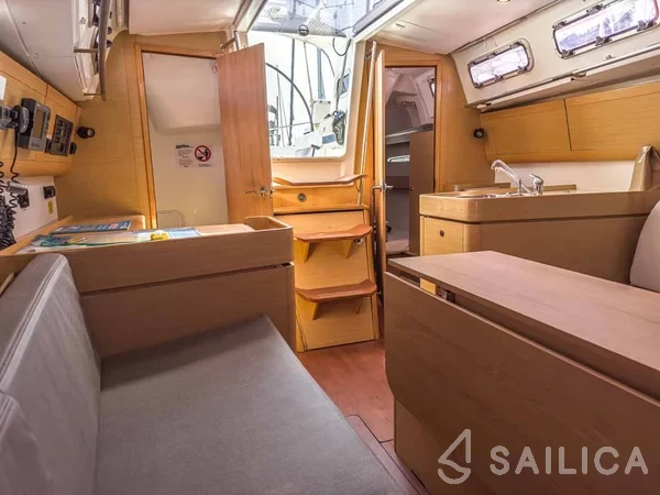 First 35 - Yacht Charter Sailica
