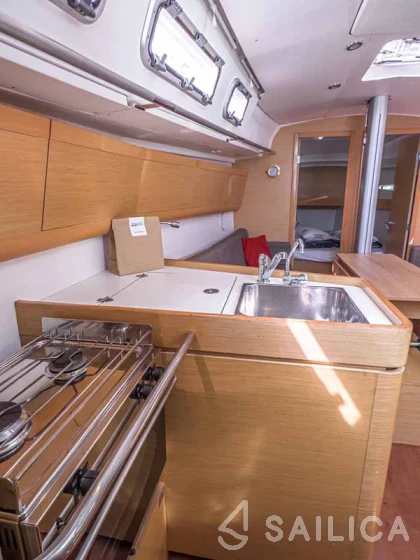 First 35 - Yacht Charter Sailica
