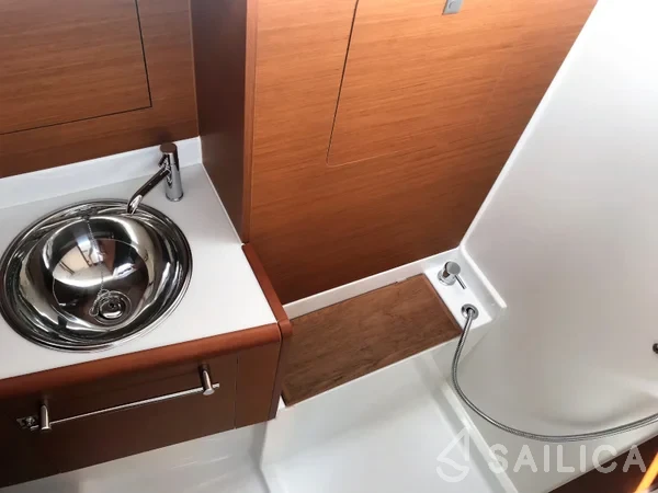 Sun Odyssey 419 - Yacht Charter Sailica