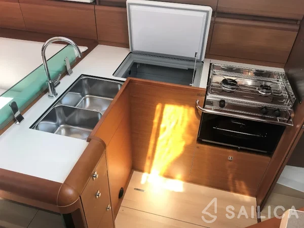 Sun Odyssey 419 - Yacht Charter Sailica