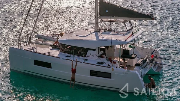 Lagoon 40 - Yacht Charter Sailica
