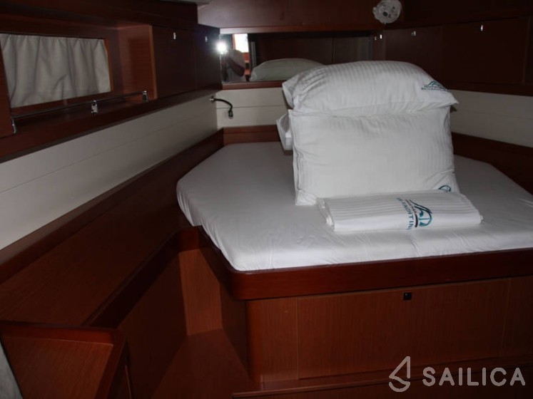 Oceanis 45 - Yacht Charter Sailica