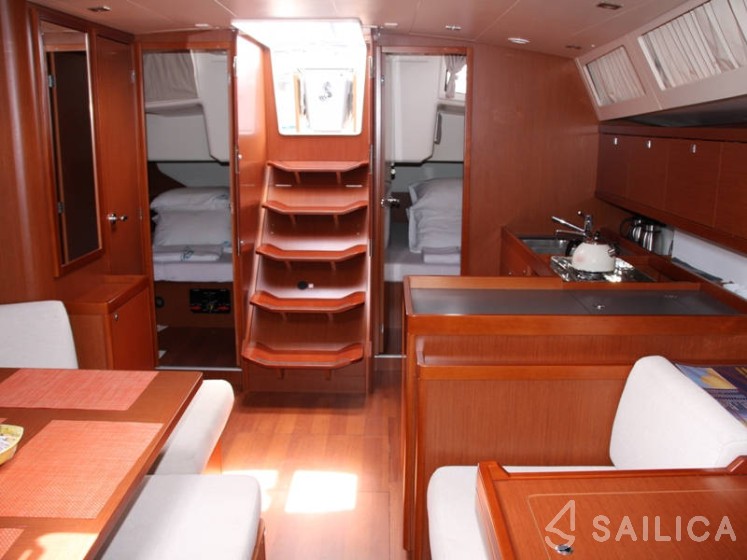 Oceanis 45 - Yacht Charter Sailica