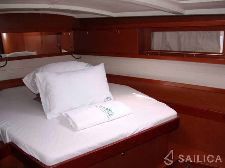 Oceanis 45 - Yacht Charter Sailica