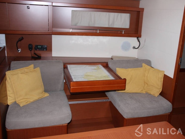 Oceanis 45 - Yacht Charter Sailica