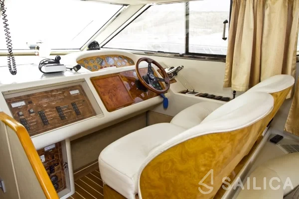 Princess 470 - Yacht Charter Sailica