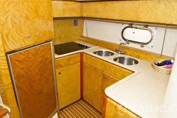 Princess 470 - Yacht Charter Sailica