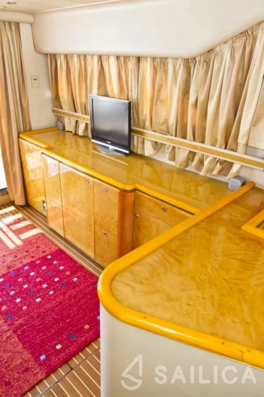 Princess 470 - Yacht Charter Sailica
