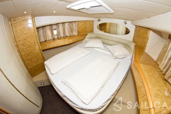 Princess 470 - Yacht Charter Sailica