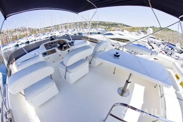 Princess 470 - Yacht Charter Sailica