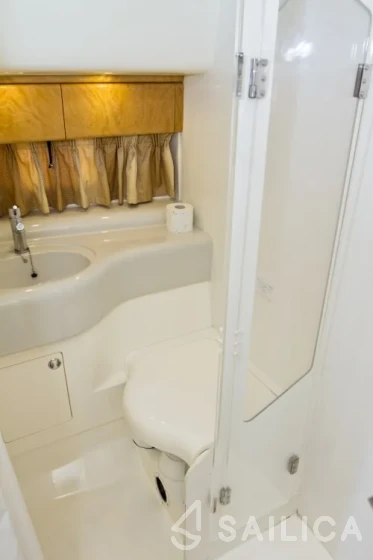 Princess 470 - Yacht Charter Sailica