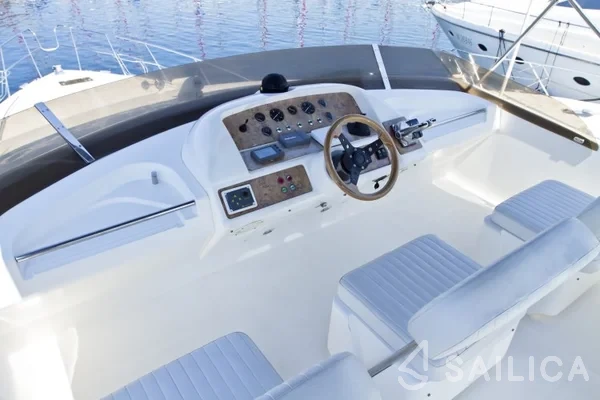 Princess 470 - Yacht Charter Sailica