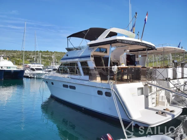Yaretti 1570 Heck - Yacht Charter Sailica