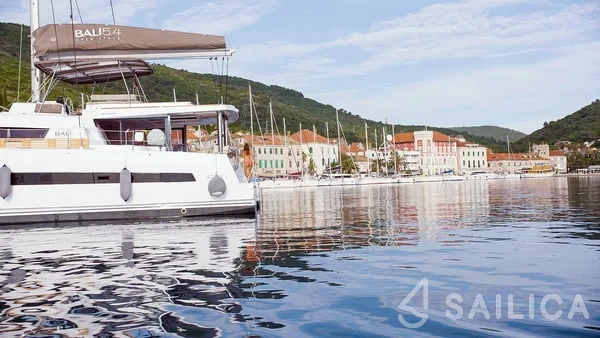 Bali 5.4. - Yacht Charter Sailica