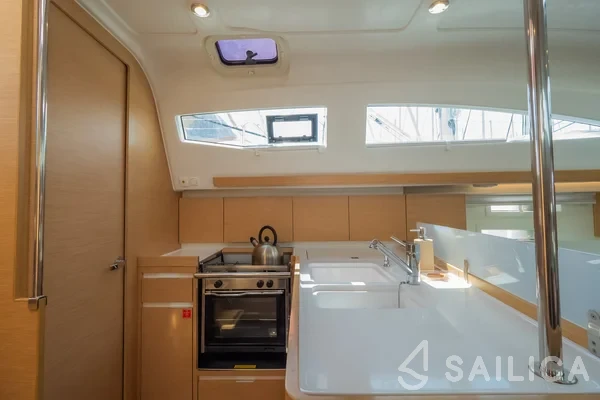 Elan 40 Impression - Yacht Charter Sailica