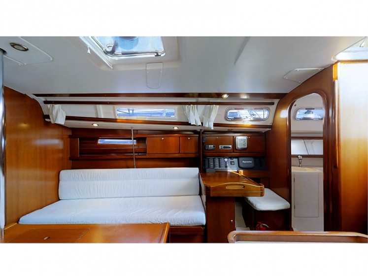 Dufour 325 - Yacht Charter Sailica