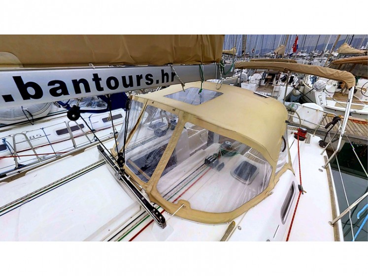 Dufour 425 - Yacht Charter Sailica
