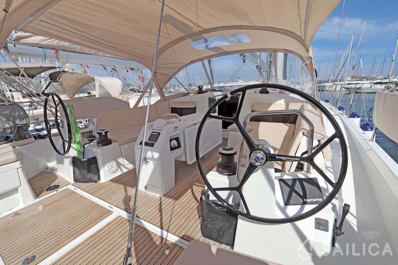 Sun Odyssey 490 - 5 cab. - Yacht Charter Sailica
