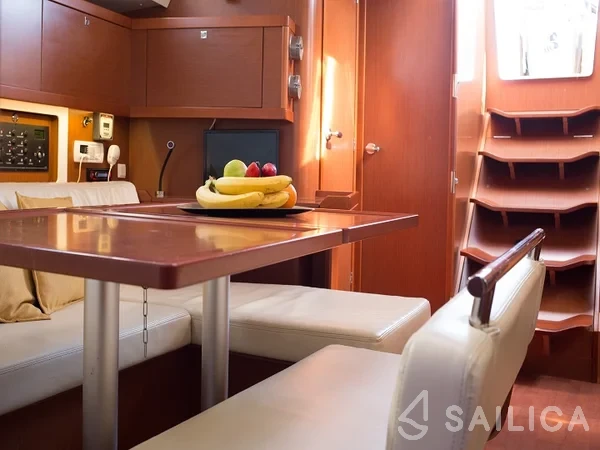 Oceanis 45 - Yacht Charter Sailica