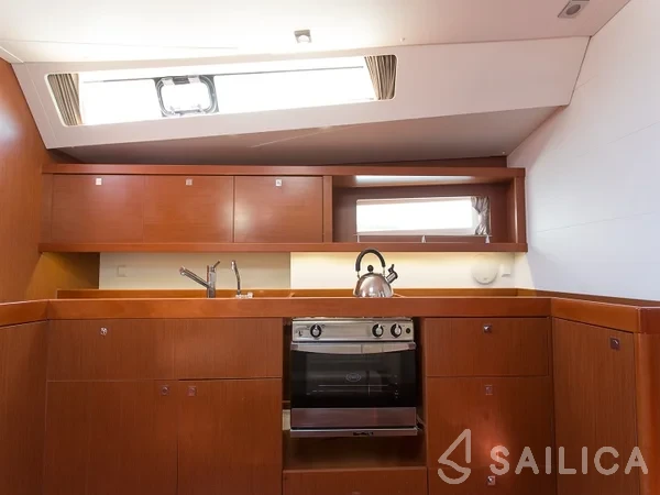 Oceanis 45 - Yacht Charter Sailica