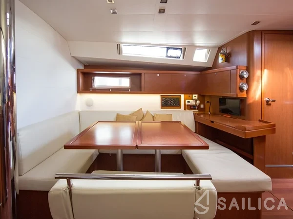 Oceanis 45 - Yacht Charter Sailica