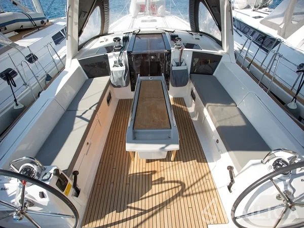 Oceanis 45 - Yacht Charter Sailica