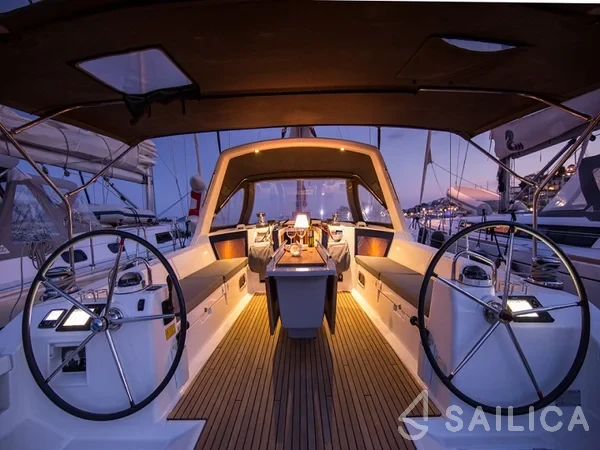 Oceanis 45 - Yacht Charter Sailica