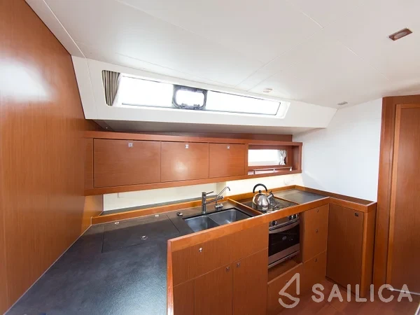 Oceanis 45 - Yacht Charter Sailica