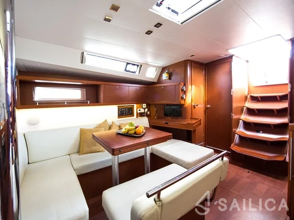 Oceanis 45 - Yacht Charter Sailica