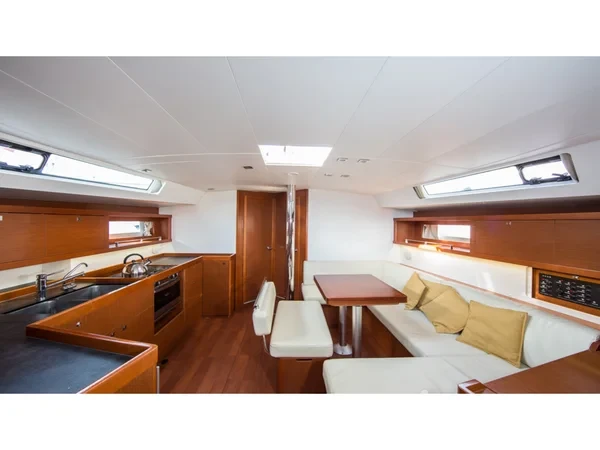 Oceanis 45 - Yacht Charter Sailica