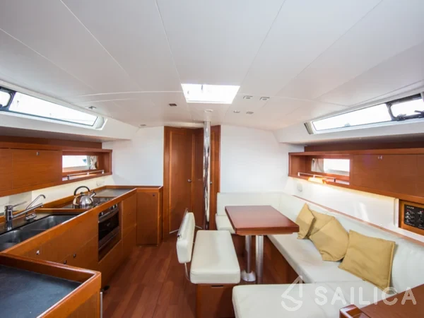 Oceanis 45 - Yacht Charter Sailica