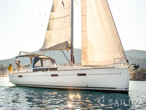 Oceanis 45 - Yacht Charter Sailica