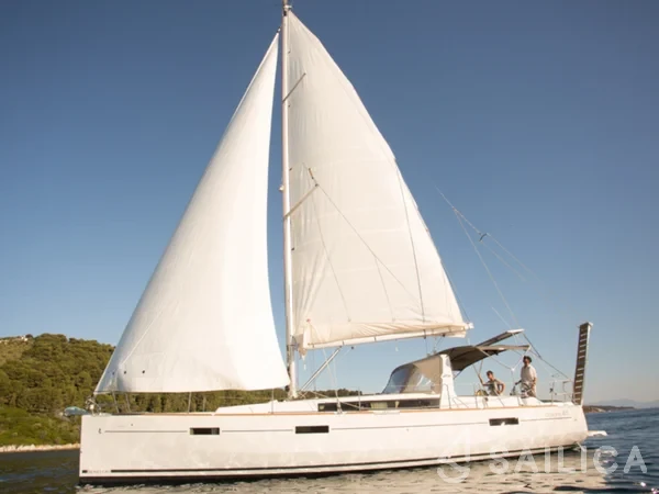 Oceanis 45 - Yacht Charter Sailica