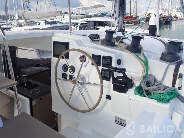 Lucia 40 - Yacht Charter Sailica