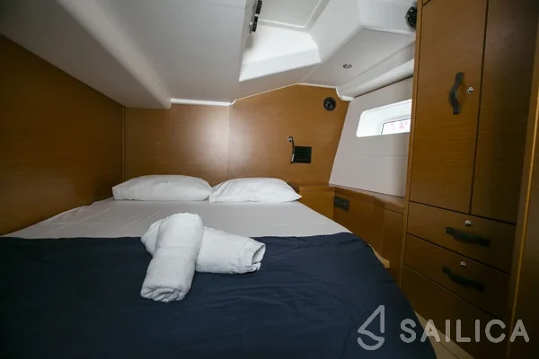 Jeanneau 54 - Yacht Charter Sailica