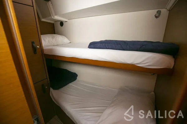 Jeanneau 54 - Yacht Charter Sailica