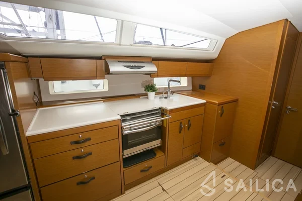 Jeanneau 54 - Yacht Charter Sailica
